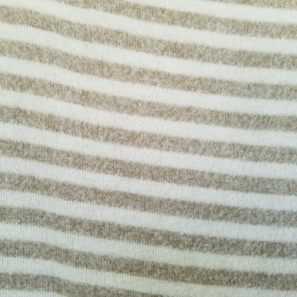 THYME AND HONEY Striped Crewneck | Super Soft - Picture 5 of 6